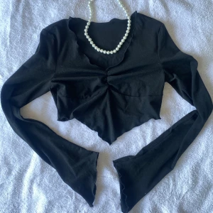 Topp - Obs smycket ingår ej, toppen är aldrig använd. Passar bra till sommaren 