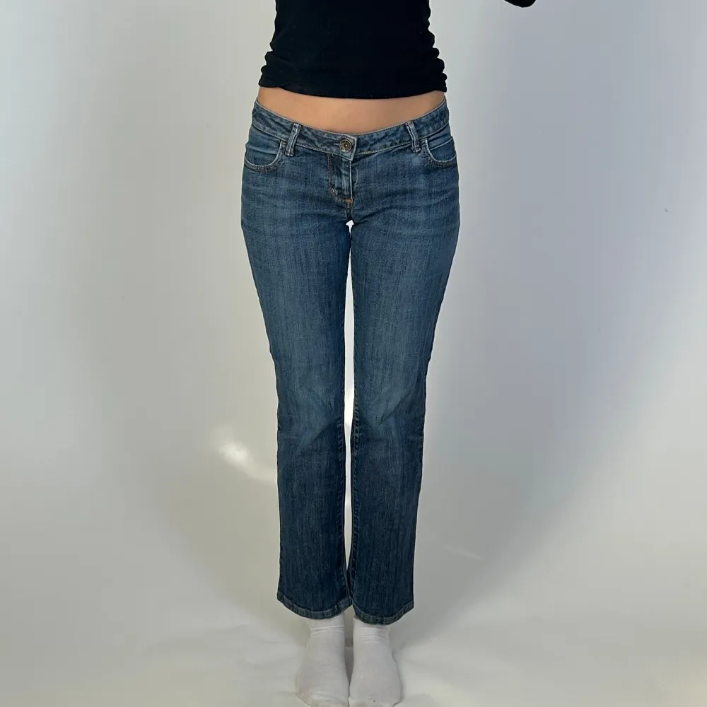 Lågmidjade jeans från Miss Sixty. 38 cm midja 77 cm innerbenslängd. Jeans & Byxor.