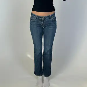Lågmidjade jeans från Miss Sixty. 38 cm midja 77 cm innerbenslängd