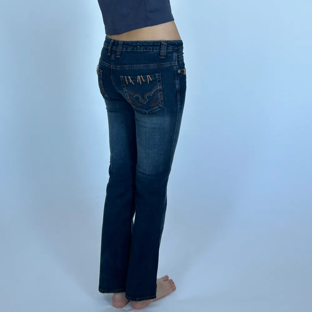 Superfina lågmidjade jeans. Bra skick och bra kvalité. 38 cm tvärs över midjan och 81 cm innerbenslängd . Jeans & Byxor.
