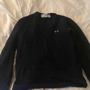 Jättefin märkes tröja  - Jättesnygg märkeströja som inte kommer till användning. I storlek s men är små i storlekarna, så är som xs. Kontakta för fler bilder eller frågor💕 nypris:995 kr