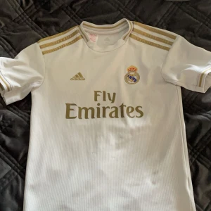 Real Madrid tröja  - Skicka 8/10 