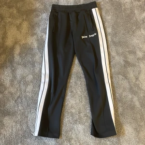 Palm angels byxor - Vanliga svarta Palm angels byxor storlek s äkta säljer för att ja ej andvänder längre