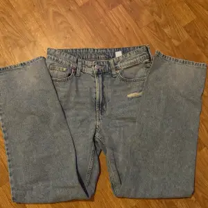säljer dessa jeans från H&M eftersom dom tyvärr har blivit för små. pris kan alltid diskuteras!