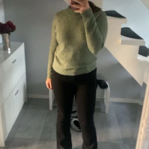 Stickadtröja - Stickad tröja från vero Moda, den är välanvänd men inte alls mycket nopprig. Kom privat för mer bilder! 