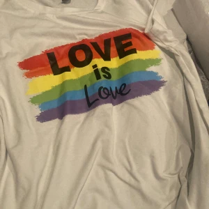 Tröja pride - Köpt på Shein för ungefär 3 år sedan bra skick aldrig använd 