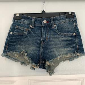 Jeansshorts i gott skick! Säljer då de inte passar mig längre💗💗