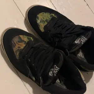 feta half cab skor från vans i bra skick storlek men US 9 och women 10.5