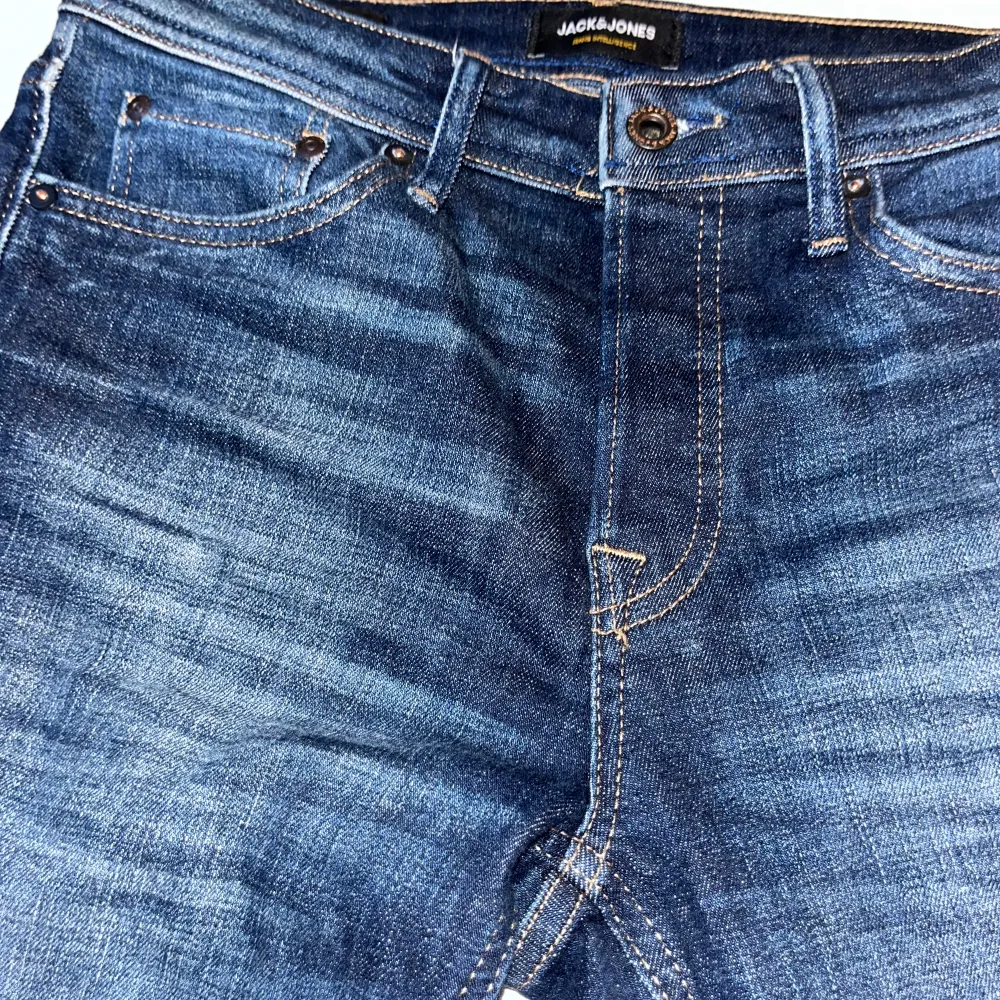 Knappt använda jeans sick 9,5/10 köpt för över 1000 kr åtminstone. Säljer varan då det ej kommer till användning. Pris kan diskuteras . Jeans & Byxor.