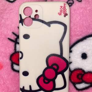 Hello Kitty skal iPhone 12! Aldrig använd då jag råkade köpa två, i fint skick 💕
