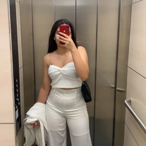 Topp - Gullig stickad topp säljer den då jag inte har så mycket användning av den. 