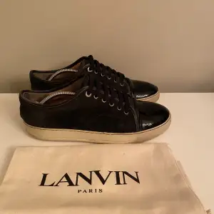 Lanvin skor storlek 43/44! Bedöm skicket själva, endast dustbag följs med! Ny pris 4500kr