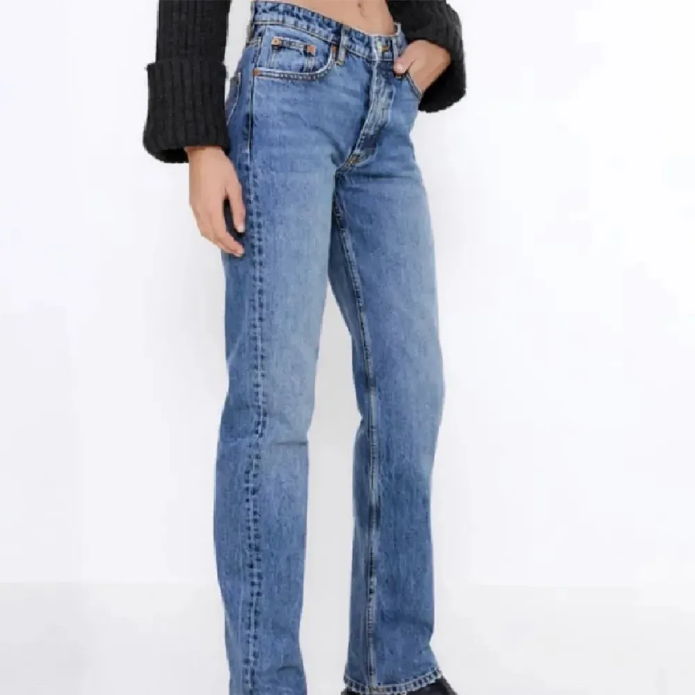 Superfina Jeans från Zara som är midwaisted!💗. Jeans & Byxor.