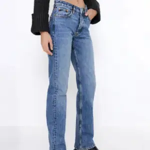 Superfina Jeans från Zara som är midwaisted!💗
