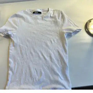 Så fin och skön ribbad T-shirt från bikbok som aldrig  är använd!💗