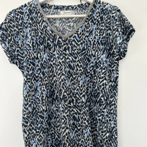 Tshirt med strass - Tshirt från soyaconcept med leopardmönster