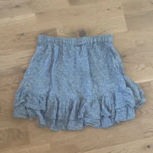 Superfin,blå sommarkjol💗☀️ - Blå sommarkjol som passar till allt möjligt💗