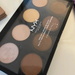 Nyx - Nyx palette. Den ä använd lite som ni ser. Annars ganska bra skick.