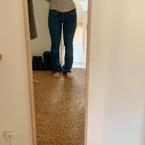 Levis lågmidjade jeans  - I’m selling my Levis jeans in size 36/s. They are low waist in perfect condition. Available in Stockholm/ or I can post it.