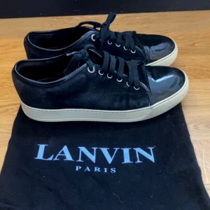 Lanvinskor - Tja! Säljer dessa feta lanvins i storlek Uk 6. Skicket får man avgöra själv men skulle säga rätt fint skick! Säljer för att dem är får små för mig. Hör gärna av er om ni e intresserade eller har frågor!🌟
