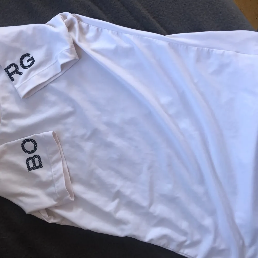 En bra gym T-shirt från Björn Borg. Aldrig använt och är i god skick köparen står för frakten🏋️‍♀️. T-shirts.
