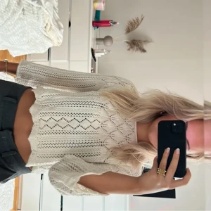 Stickad tröja  - Säljer denna super fina stickade tröja, skönt material och jätte snygg!