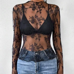 Topp - Super fin svart spetstopp oanvänd i nyskick ✨💗