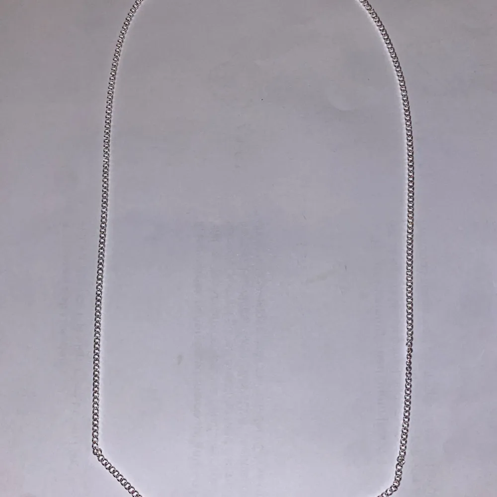 Tunnt silver halsband 45cm. Accessoarer.