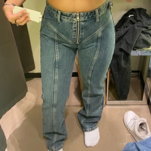 Zara jeans  - Ny med prislappen kvar, aldrig använd endast provat! 