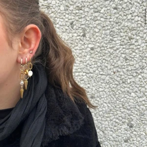 Guld örhängen  - Alla dessa örhängen finns att köpa hos smycka.by.m Finns även i silver