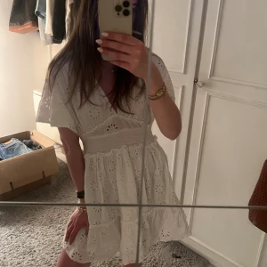 Superduper fin klänning  - Superfin sommarklänning. Använd en gång endast. Köpt för ca 3 år sedan. Perfekt till sommar eller student!