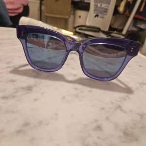 Blåa solglasögon från chimi Spegelglas i färgen acai modellen #005 Fodral ingår!! Pris kan diskuteras! 