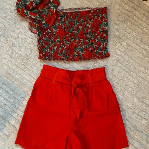 Matchande sett  - Topp i storlek M. Shorts i storlek 34. Kan säljas separat 