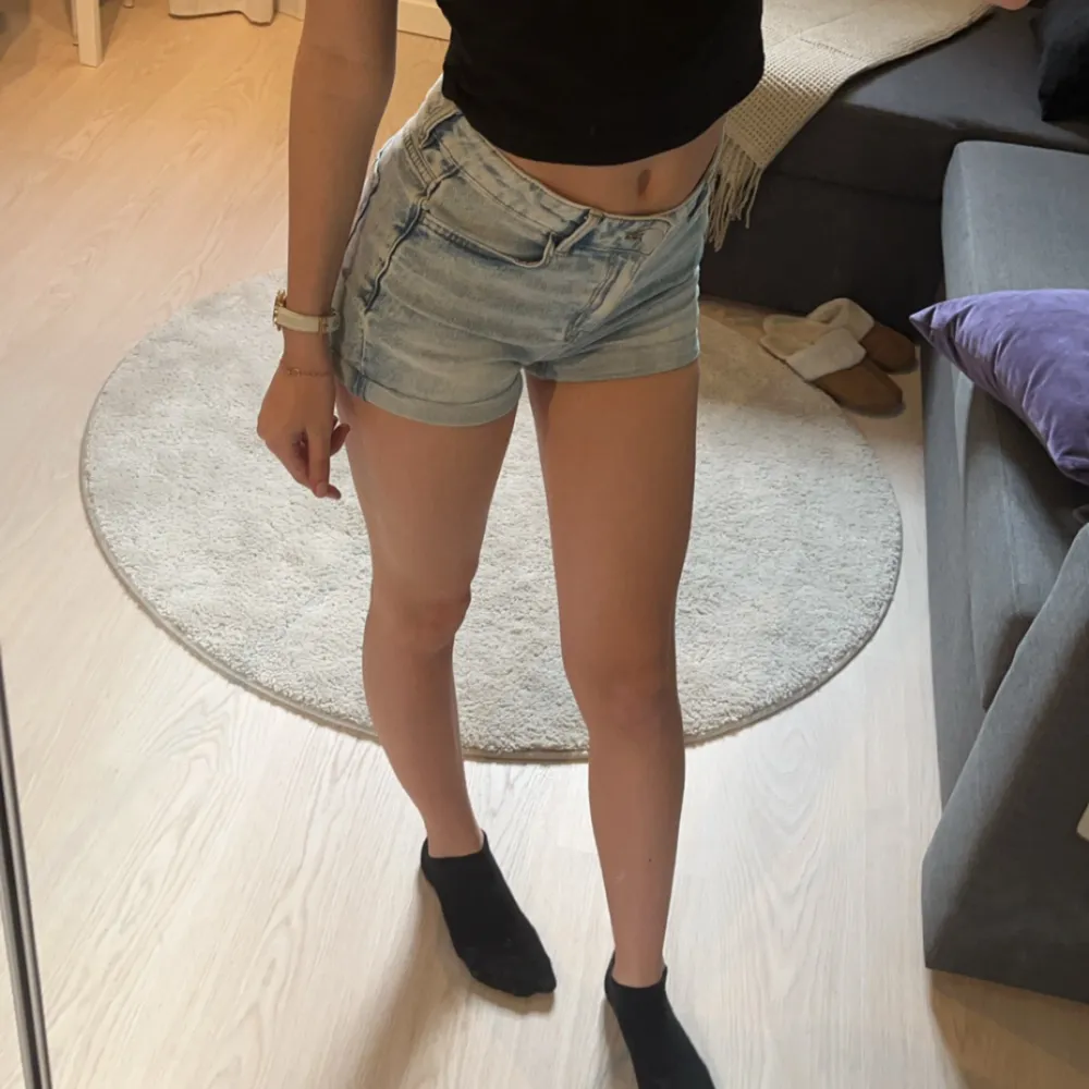 Blå jeans shorts från lindex. Storlek 146. Shorts.