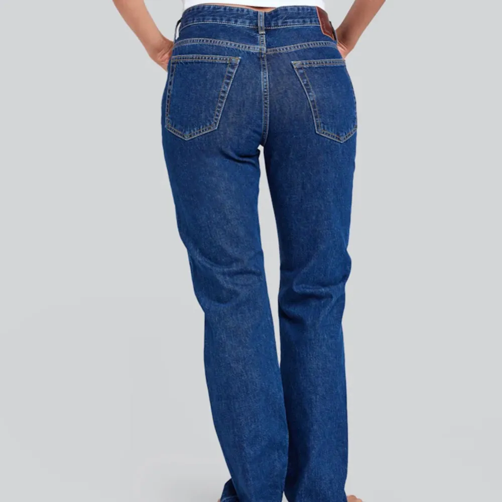Bikbok low straight jeans i strl W28 L30 o fint skick 💌 Nypris 699 kr. Jeans & Byxor.