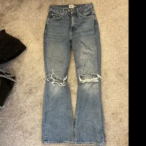 Jeans från lager 157, har sytt in byxorna så de är mer bootcut innan var de helt raka❣️