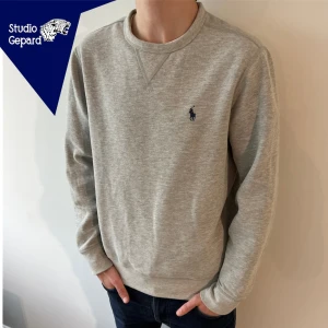 SNYGG RAMPH LAUREN TÖRJA - Polo Ralph lauren tröja| Skick: 9,5/10 | Strl S (sitter som M) | Pris 399kr -Nypris 1500kr| Modellen är 182 cm lång | Hör av dig om du undrar någonting!