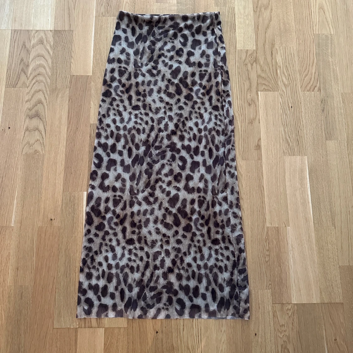 Kjol med leopard mönster  - 90