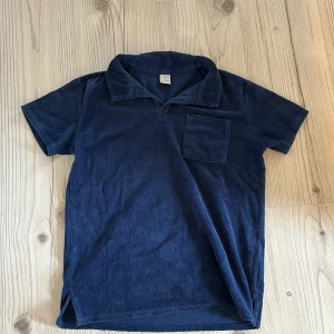 Lindex frotté tröja  - Säljer min frotté tröja då den är för liten men den är vårdad bra och har inga skador så den är i bra skick 