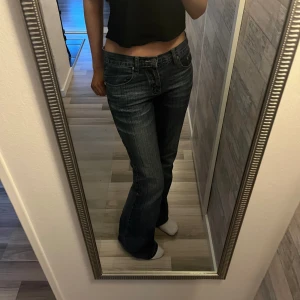 Low waist flare vintage jeans  - Low waist flare vintage jeans som är i fint skick!💞 