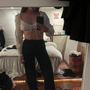 Topp - Super fin topp, storlek M, passar även S, ganska skrynkliga kan behöva strykas, men annars är den som ny, använd nån enstaka gång!