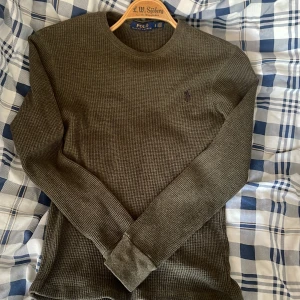 Ralph lauren sweatshirt, Storlek S  - Säljer grön Ralph lauren sweatshirt,  Inga defekter  Skriv för frågor !