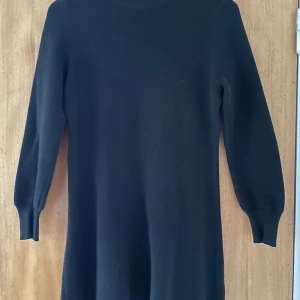 Ribbad klänning - Kort ribbad klänning