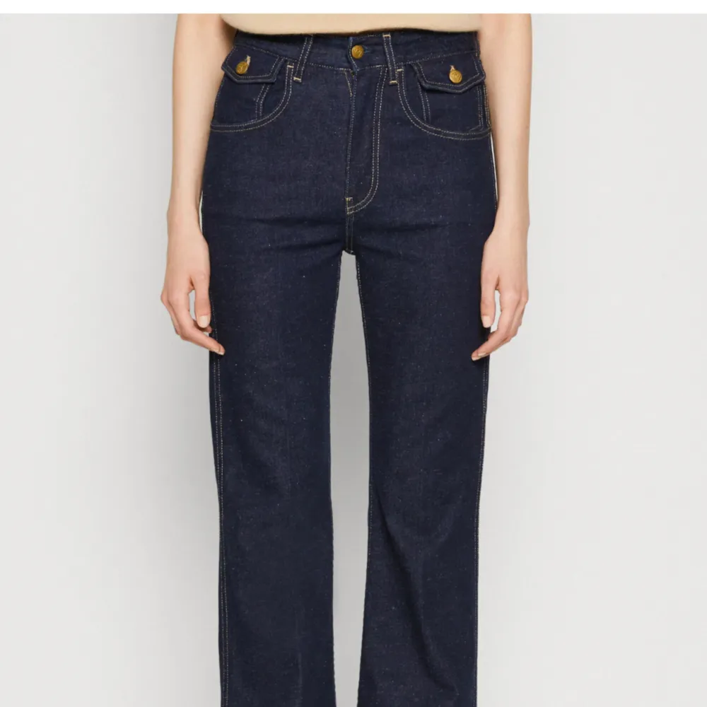 Snyggaste jeansen från Lois, jag är 170 och har vanligtvis S. Nypris 1600. Jeans & Byxor.