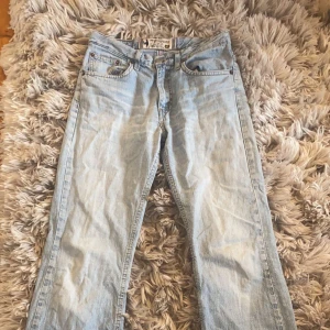 Lådmidjade jeans - Jeansen är knappt använda då dem var för små när jag köpte dem, så dem är i ett bra skick💕Kontakta innan köp❣️