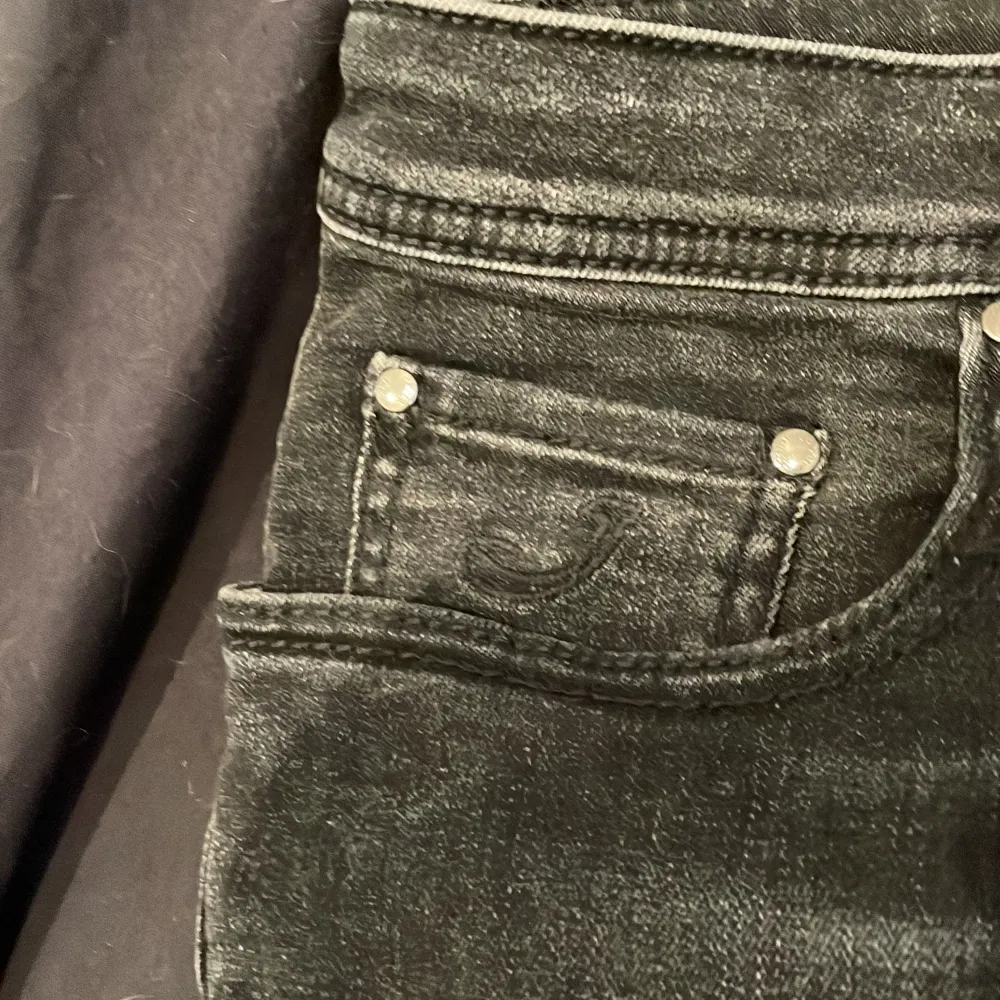 använda 3 gånger, köpte på miinto, storlek 30 model Bard ALLT OG KVAR kostar runt 4900 nya. Jeans & Byxor.