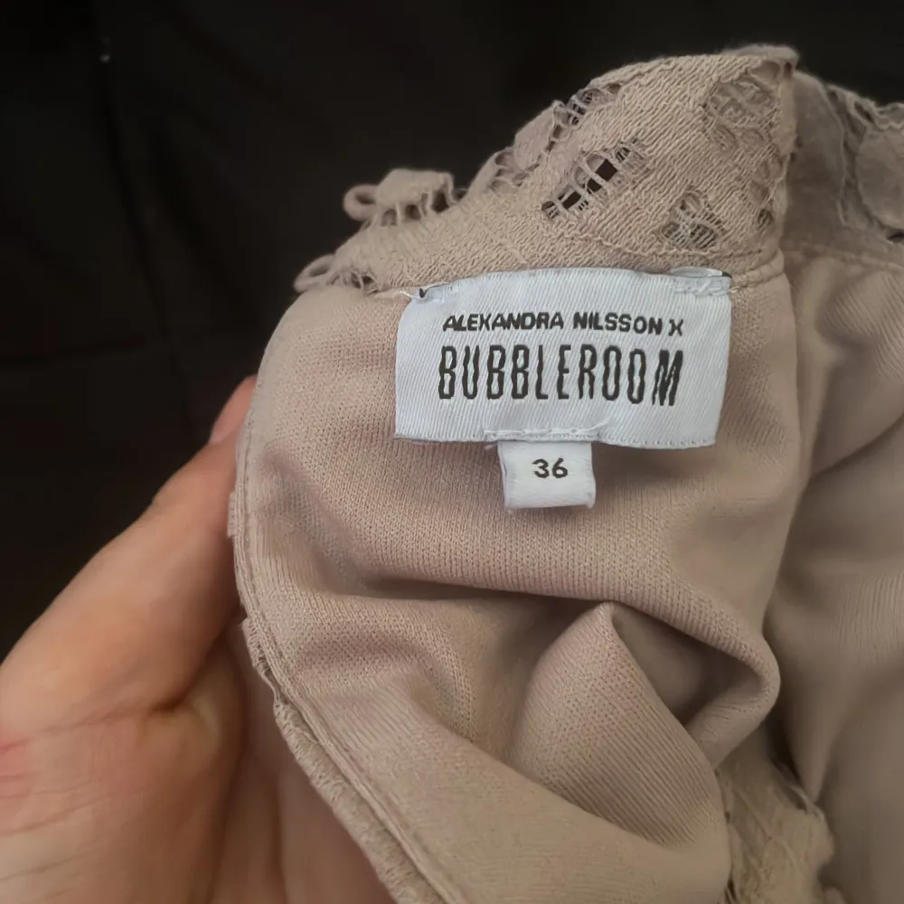 Skit snygg tröja från Bubbelpool i storlek 36. Har bara använt den en gång. Skriv om du är intresserad . Tröjor & Koftor.