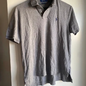 Polo Ralph lauren piké  - Polo Ralph lauren pike i riktigt bra skick, knappt använd. Storlek M. Nypris 800kr, skick 10/10. Pris går att diskutera ✅