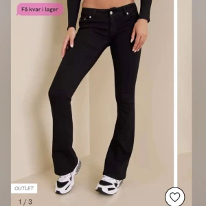 Lågmidjade jeans  - Super snygga lågmidjade jeans💓 Köpt på Nelly, bra skick! Passar dig som är mellan ca 157-167 