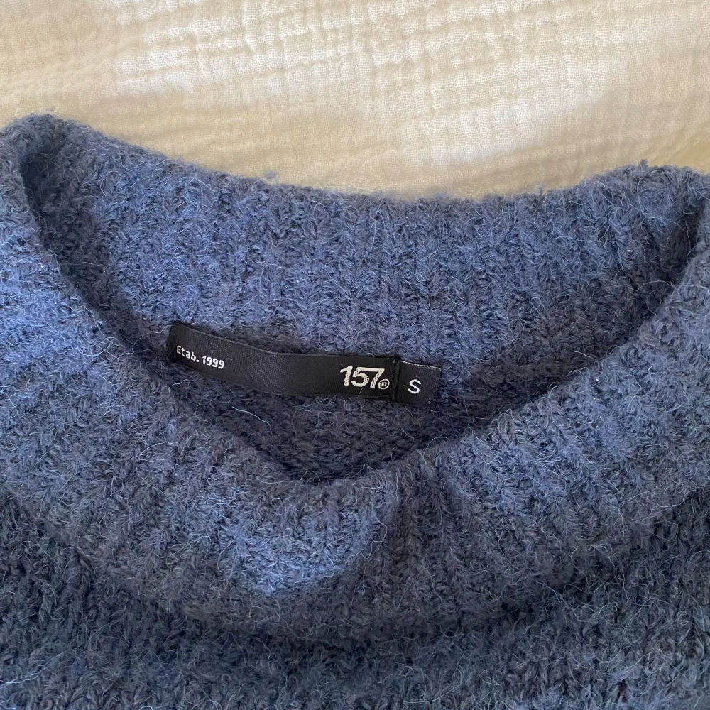 Stickad tröja från lager 157 som inte används längre. Använts en del men i bra skick!. Tröjor & Koftor.